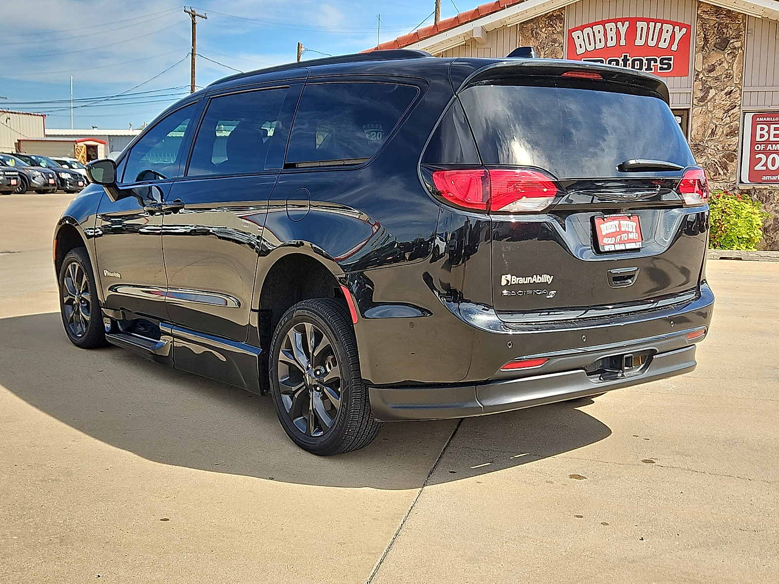 2019 Chrysler Pacifica photo 3 of 22