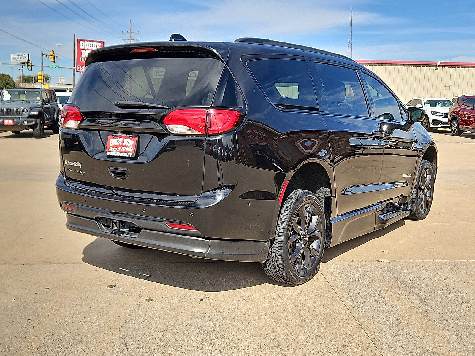 2019 Chrysler Pacifica photo 4 of 22