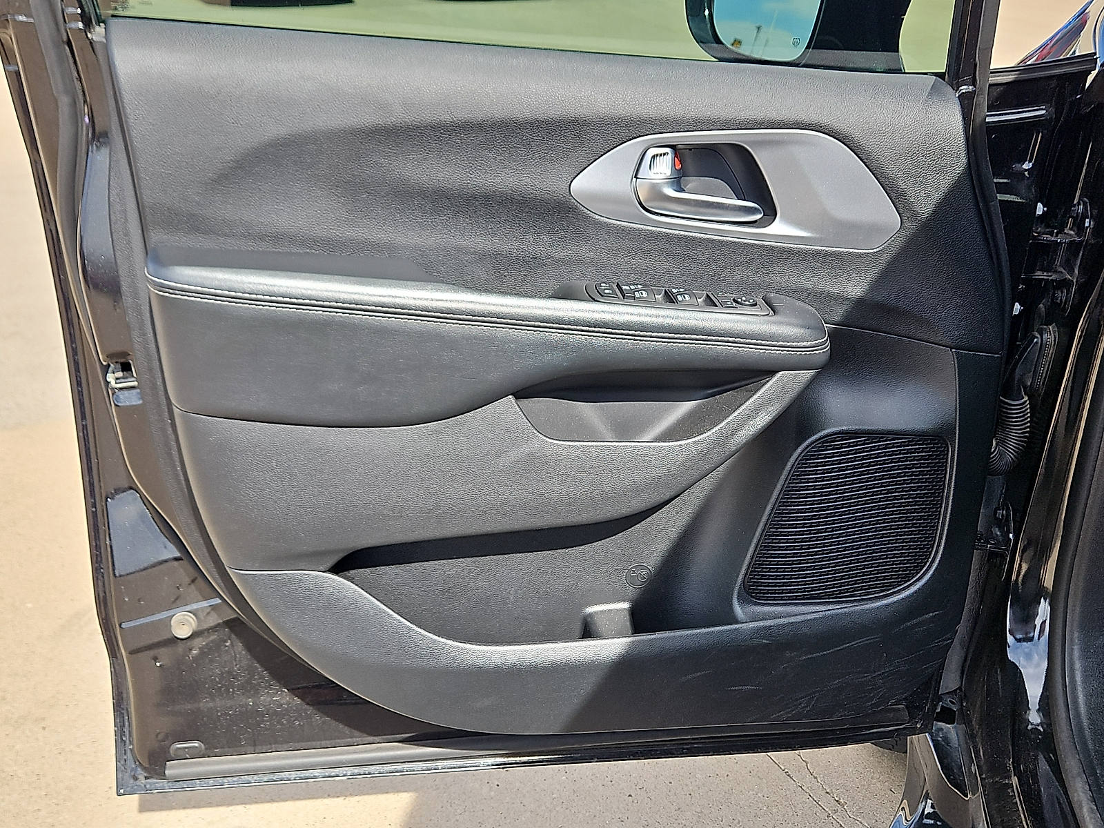 2019 Chrysler Pacifica photo 16 of 22