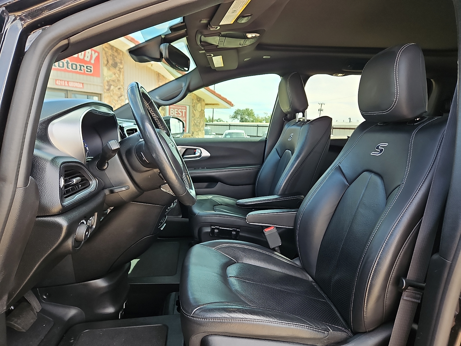 2019 Chrysler Pacifica photo 14 of 22