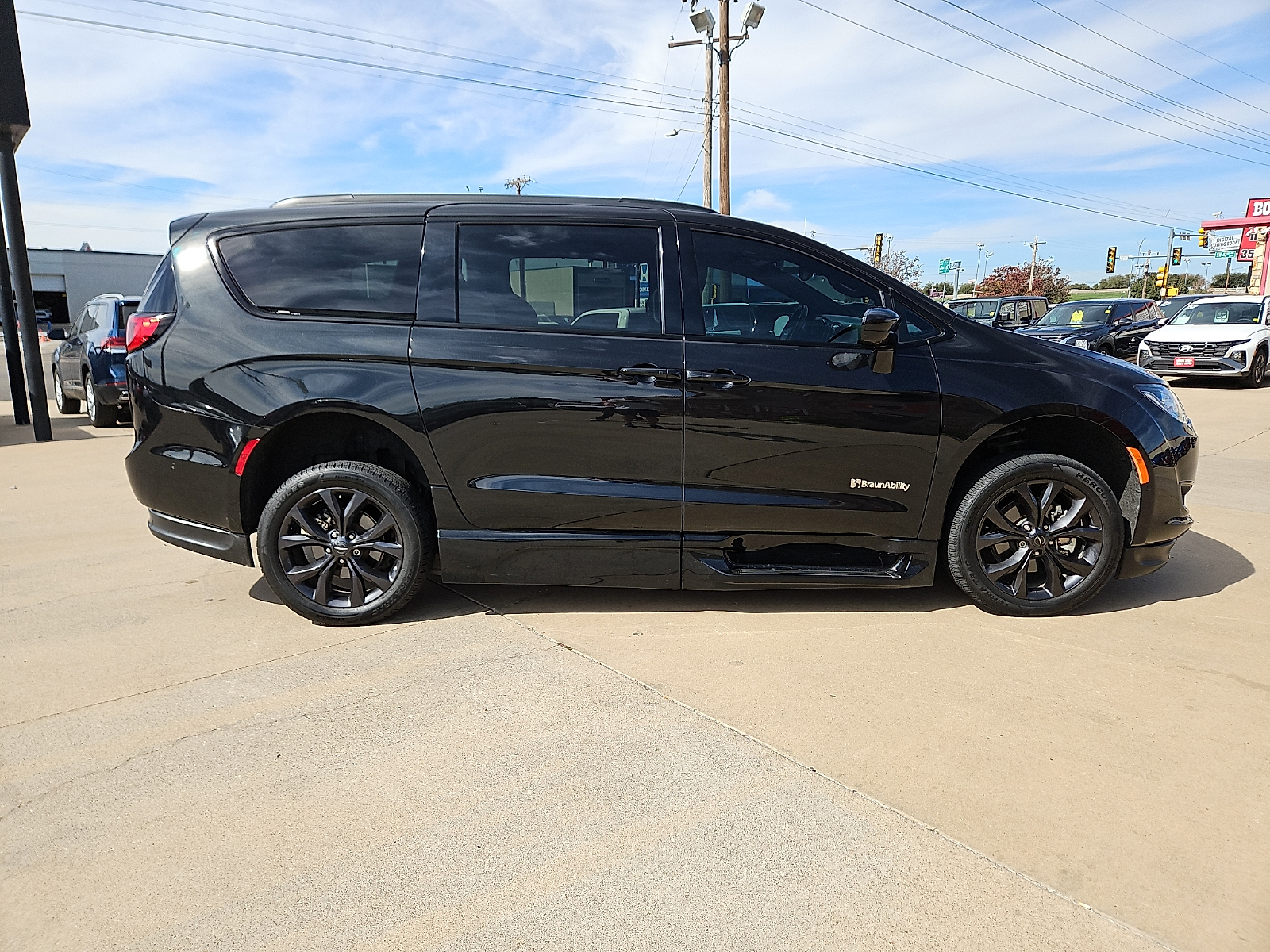 2019 Chrysler Pacifica photo 5 of 22