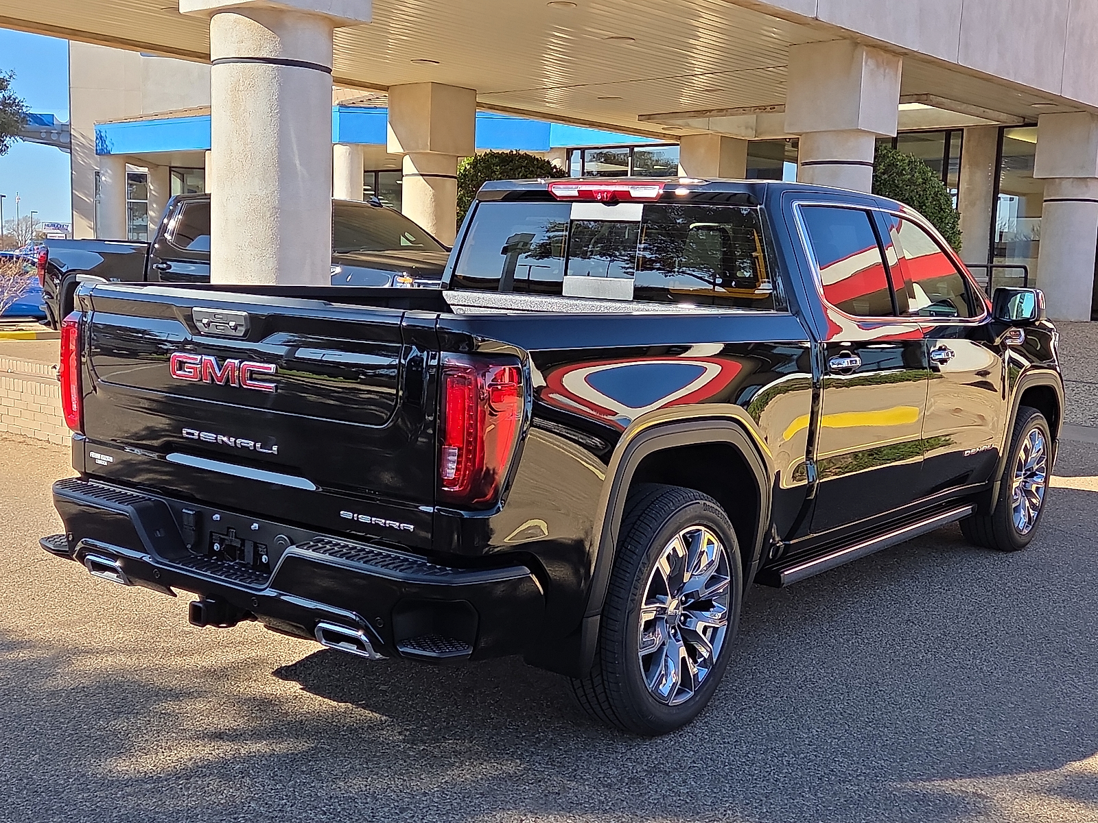 View vehicle photo 3
