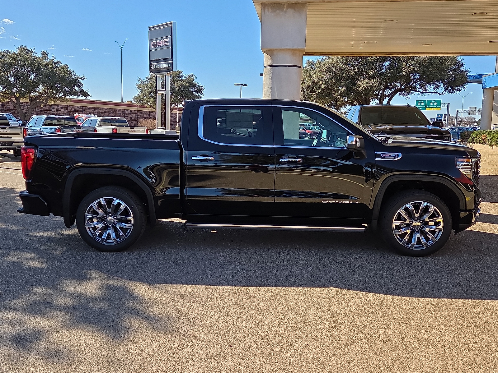 View vehicle photo 4