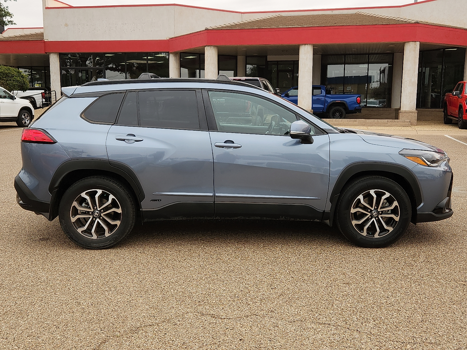View vehicle photo 4