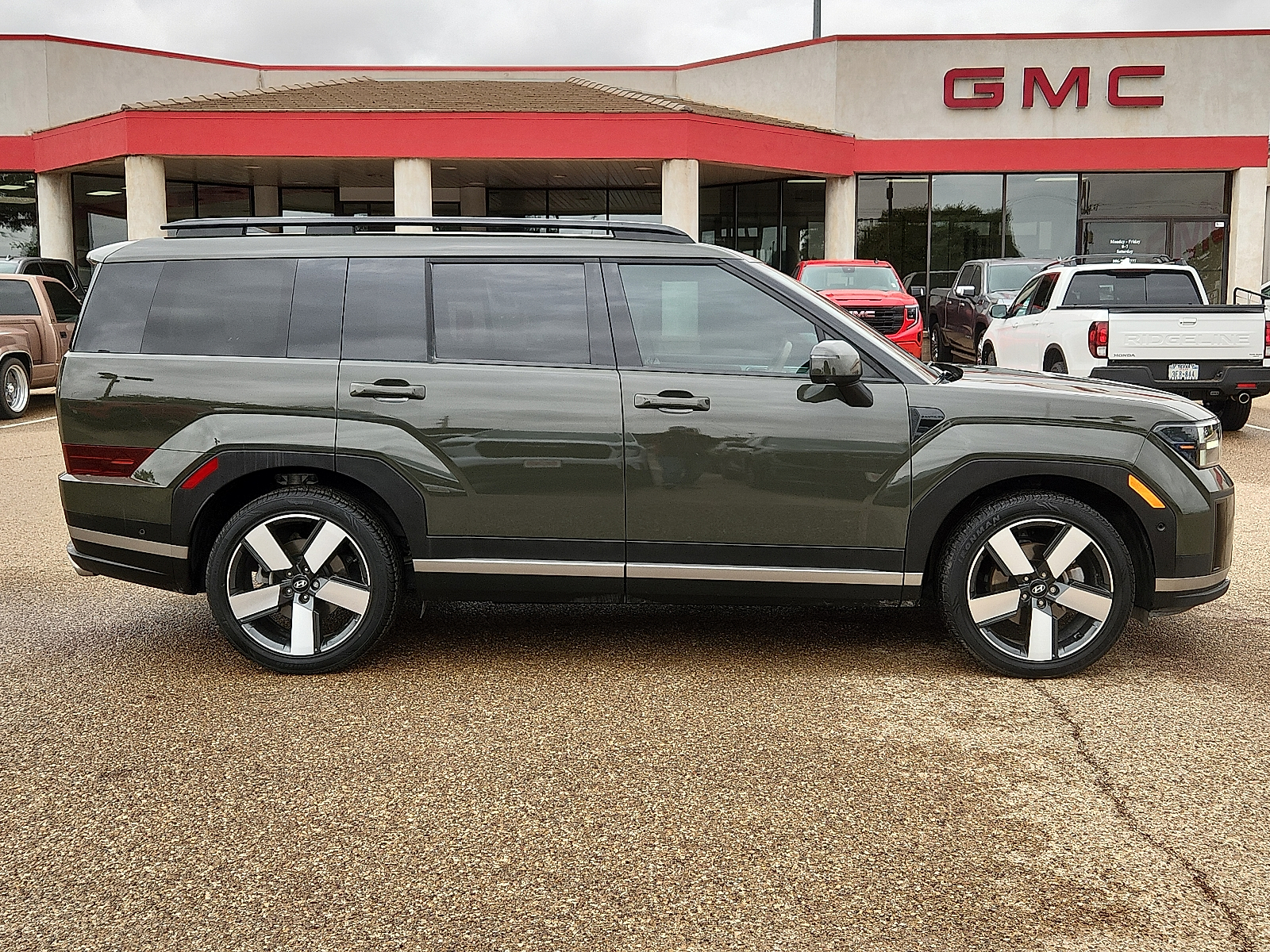 View vehicle photo 4