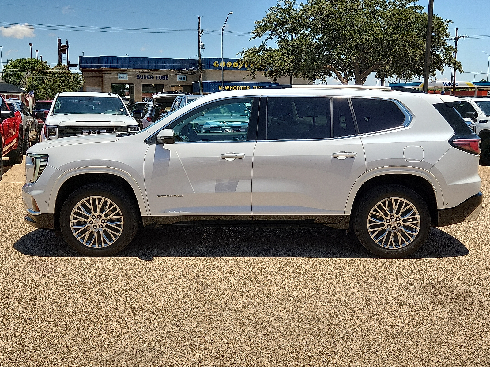 White Frost Tricoat 2024 GMC Acadia Denali FWD SUV / Crossover Front-Wheel Drive 8-Speed Automatic
