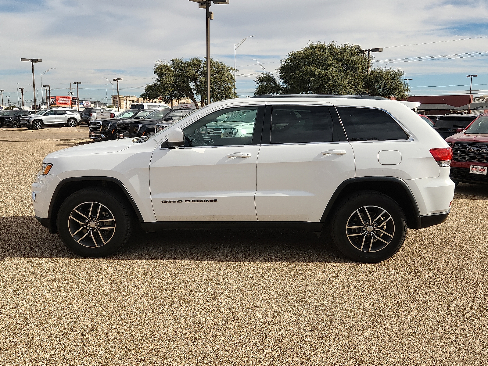  2020 Jeep Grand Cherokee Laredo E 4WD   