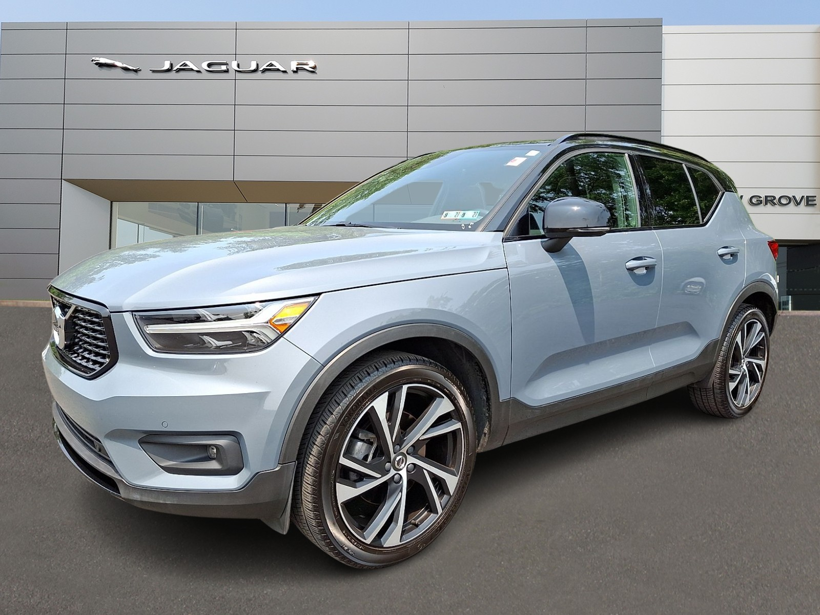 2020 Volvo XC40 Azul (Bursting Blue Metallic - 720) SUV/Crossover Tracción en las cuatro ruedas Automática