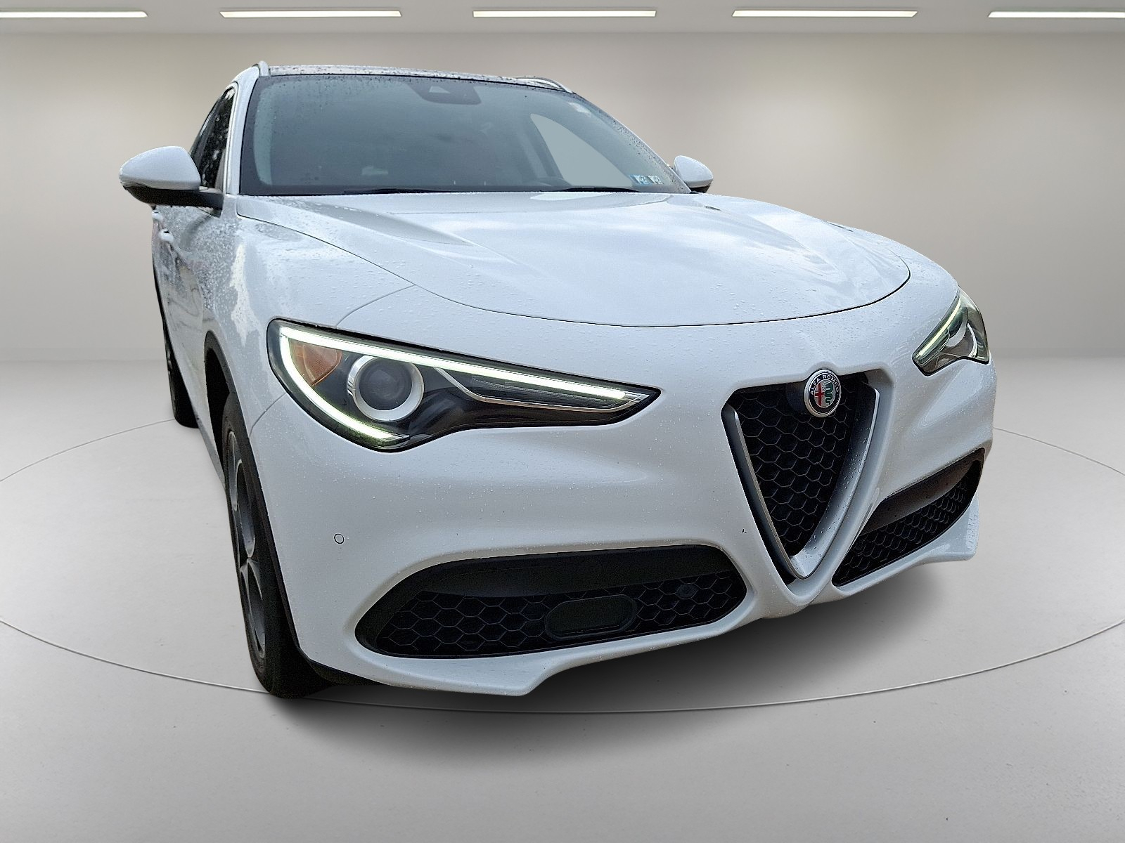 2018 Alfa Romeo Stelvio Ti photo 2