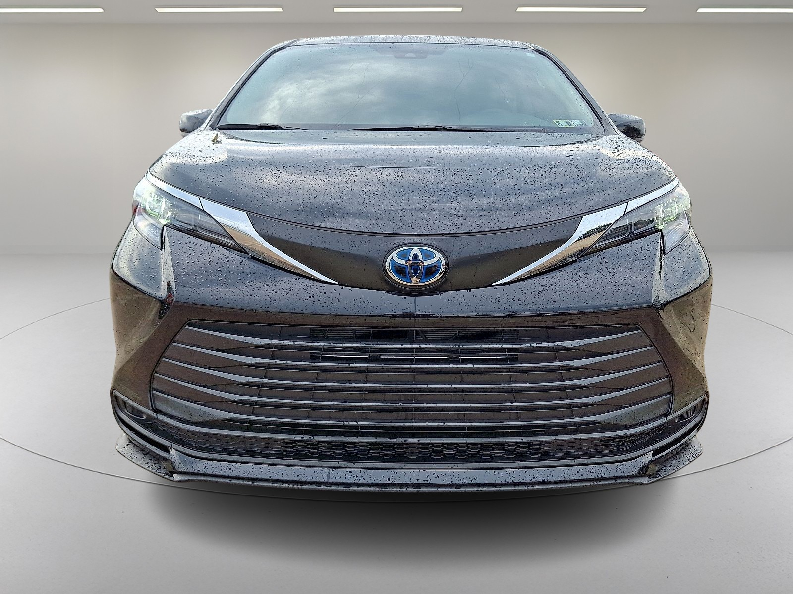 2024 Toyota Sienna LE photo 3