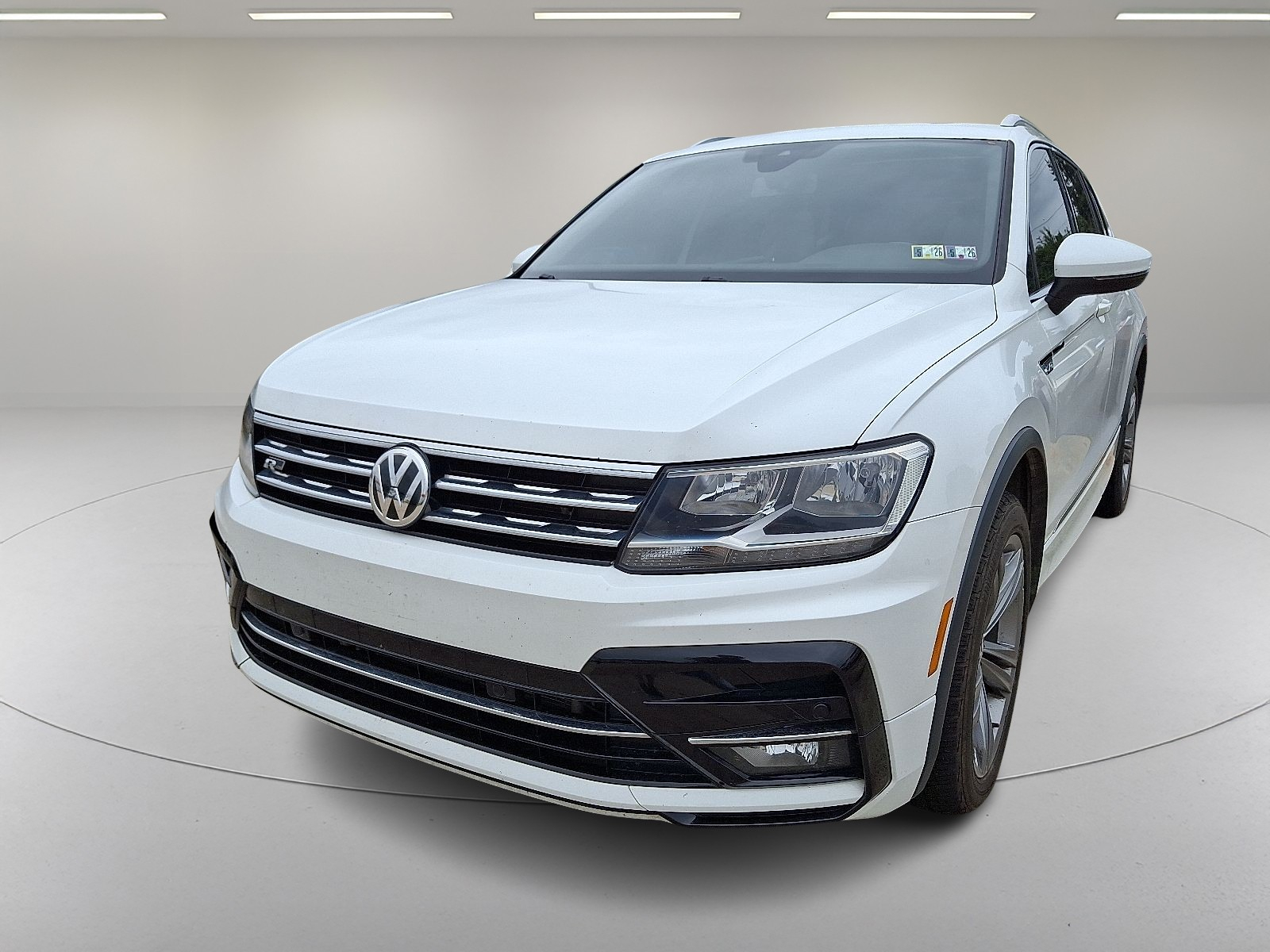2019 Volkswagen Tiguan SEL R-Line photo 3