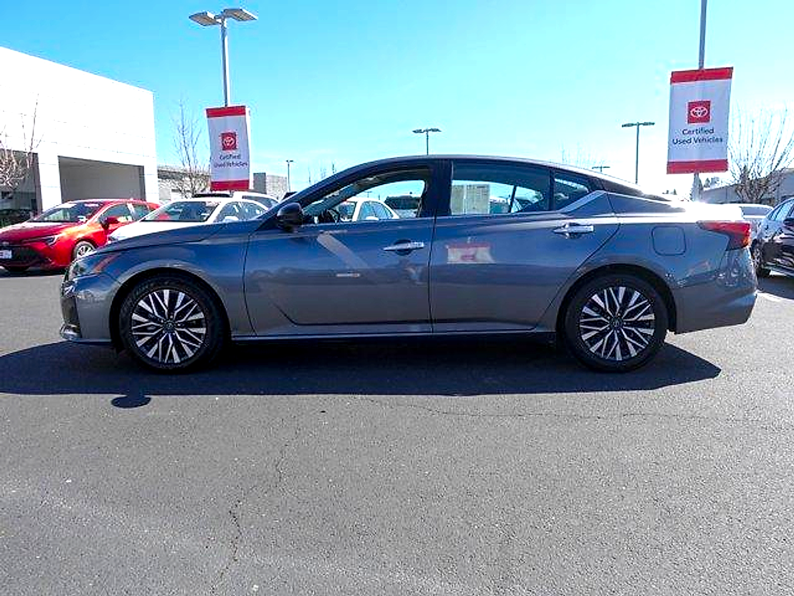 View vehicle photo 6