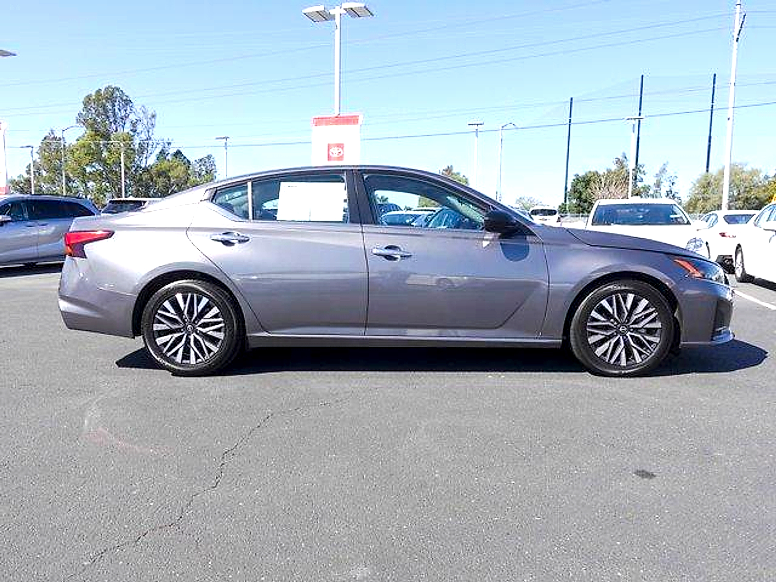 View vehicle photo 2