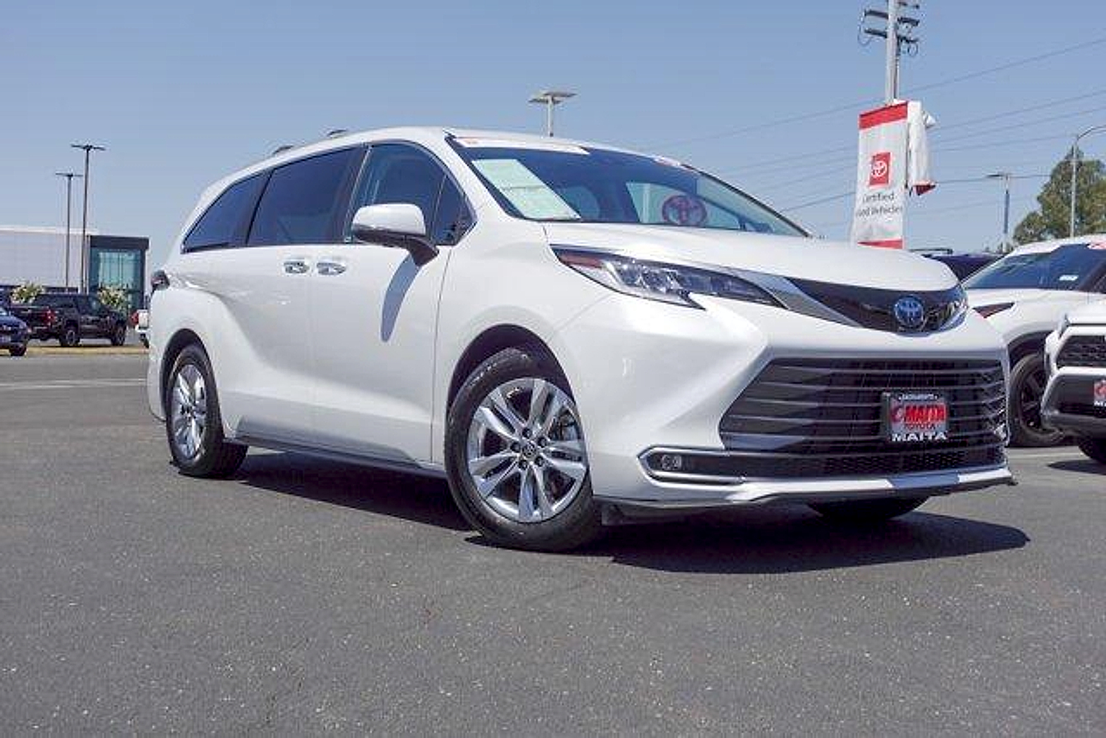White (Wind Chill Pearl) 2023 Toyota Sienna Minivan All-Wheel Drive Automatic