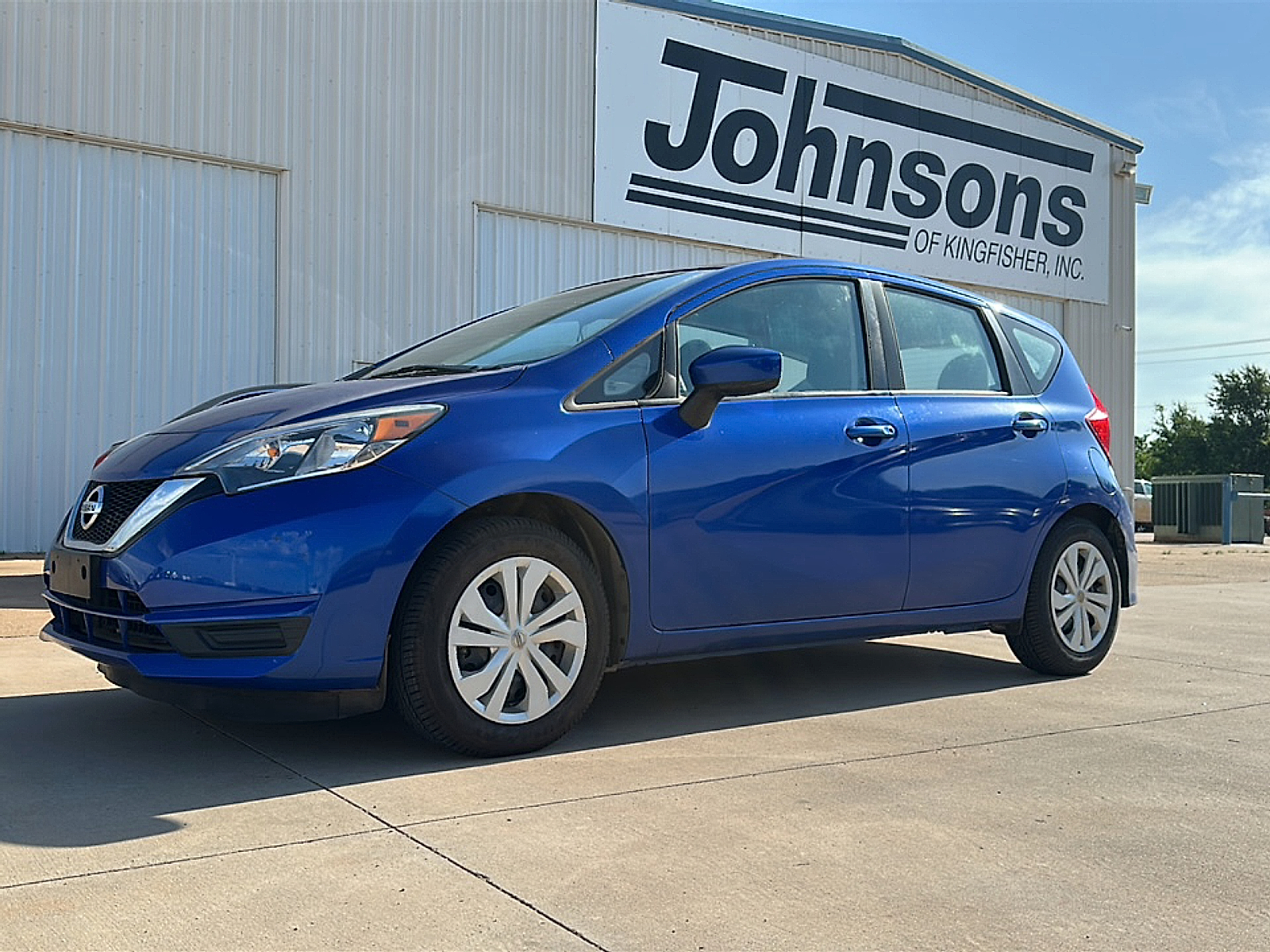 Blue 2017 Nissan Versa Note SV Hatchback Front-Wheel Drive Automatic