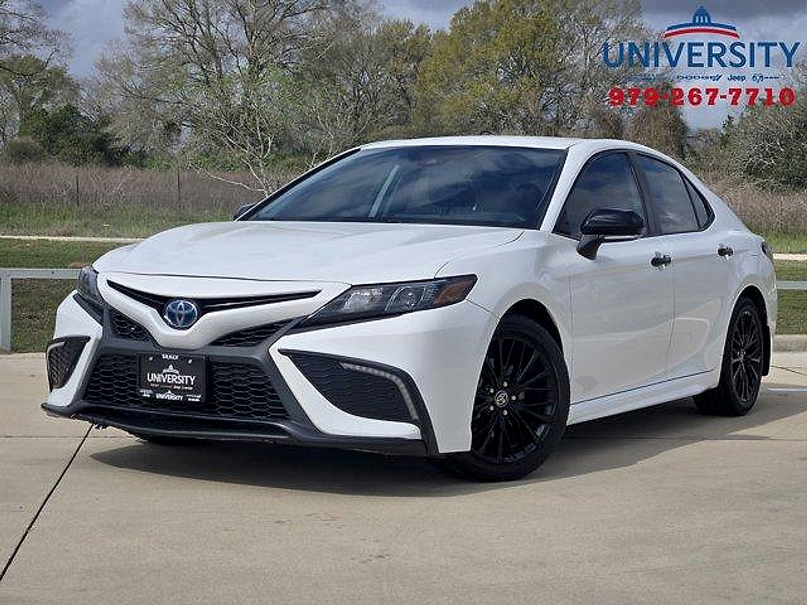 2022 Toyota Camry Hybrid SE FWD