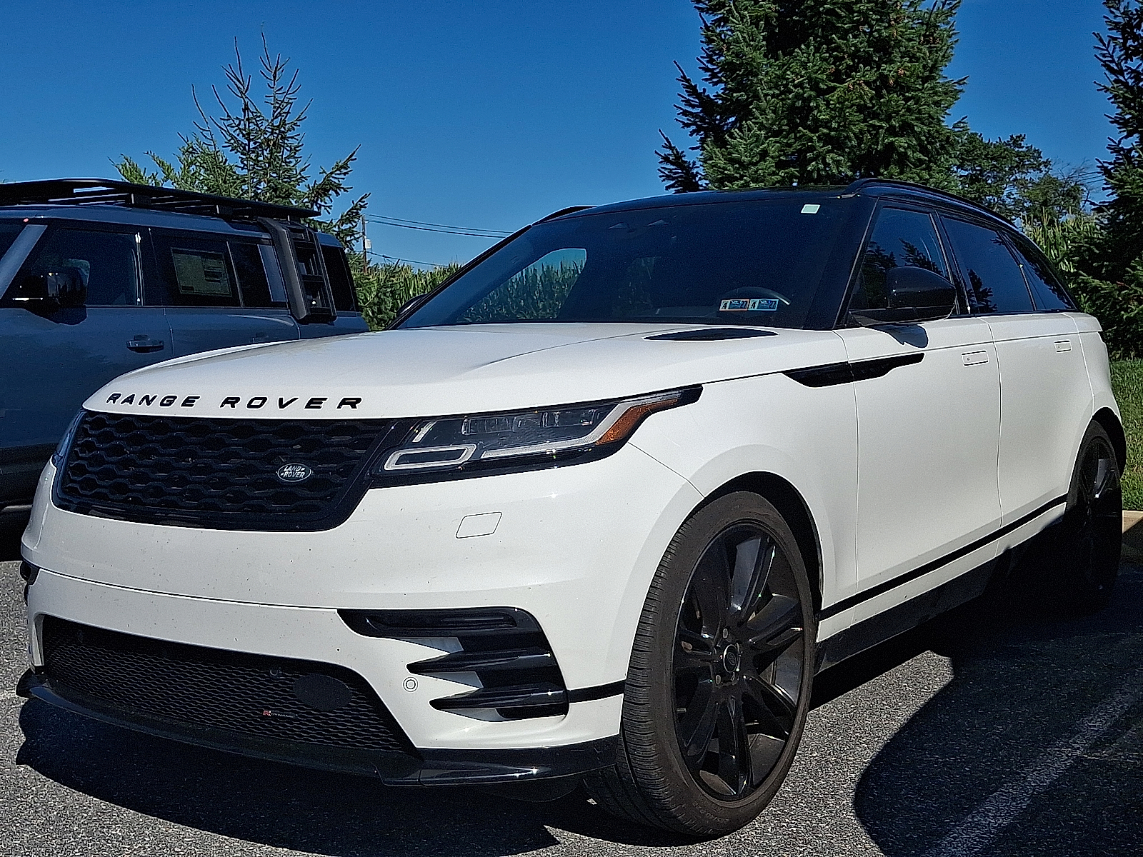 Fuji White 2022 Land Rover Range Rover Velar SUV / Crossover All-Wheel Drive Automatic