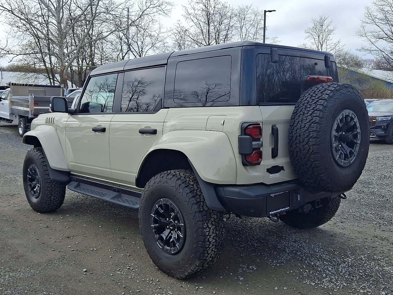 View vehicle photo 4