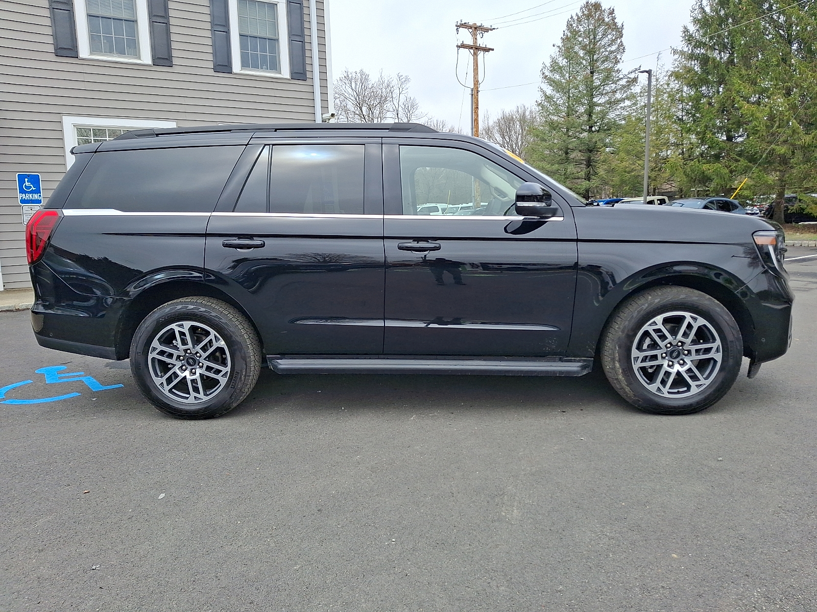 View vehicle photo 7