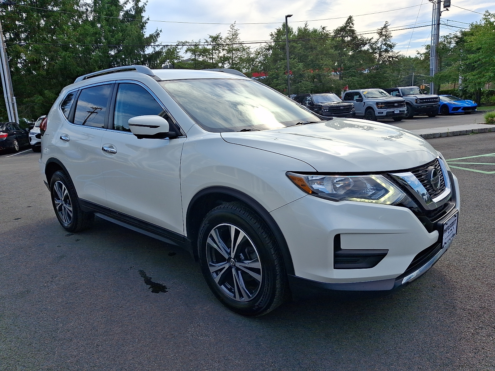 View vehicle photo 3