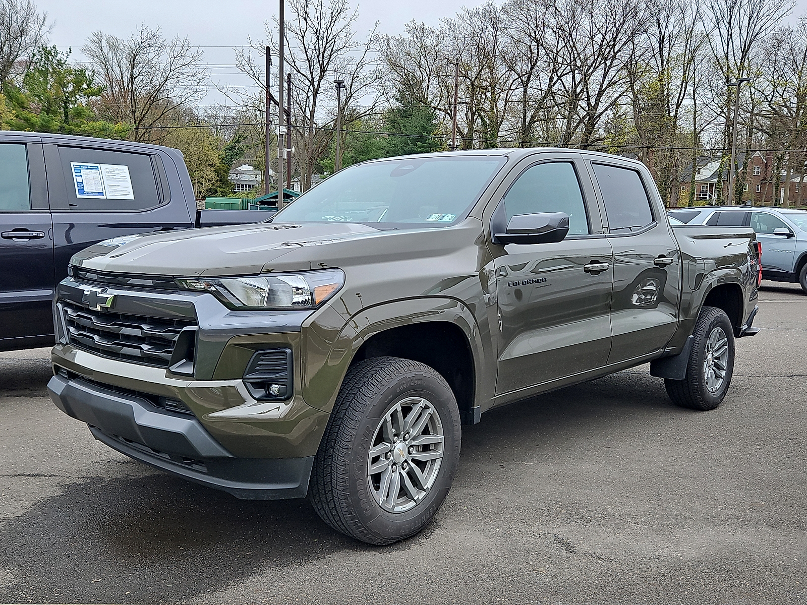 View vehicle photo 3