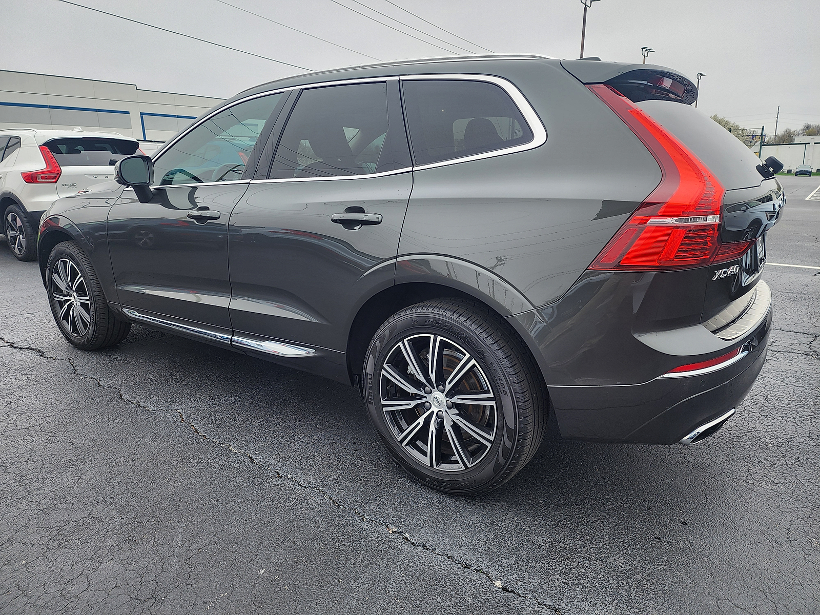 View vehicle photo 4