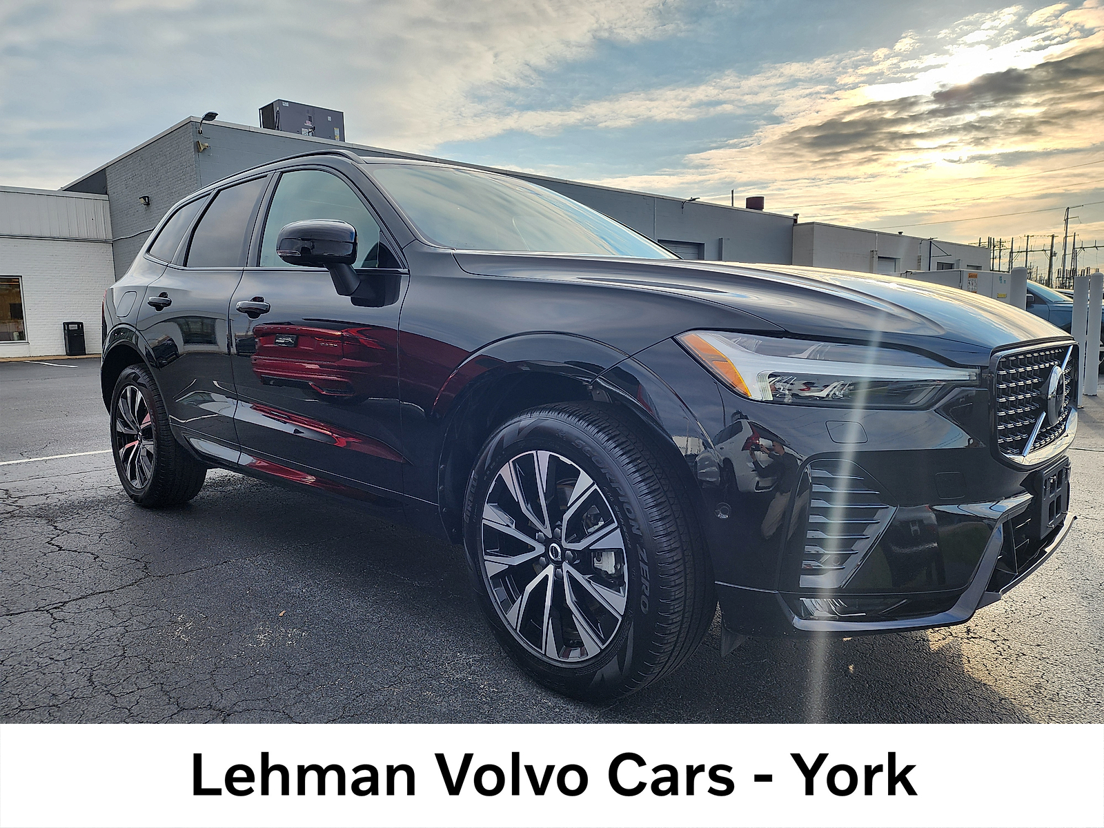 2025 Volvo XC60 B5 Plus Dark Theme AWD