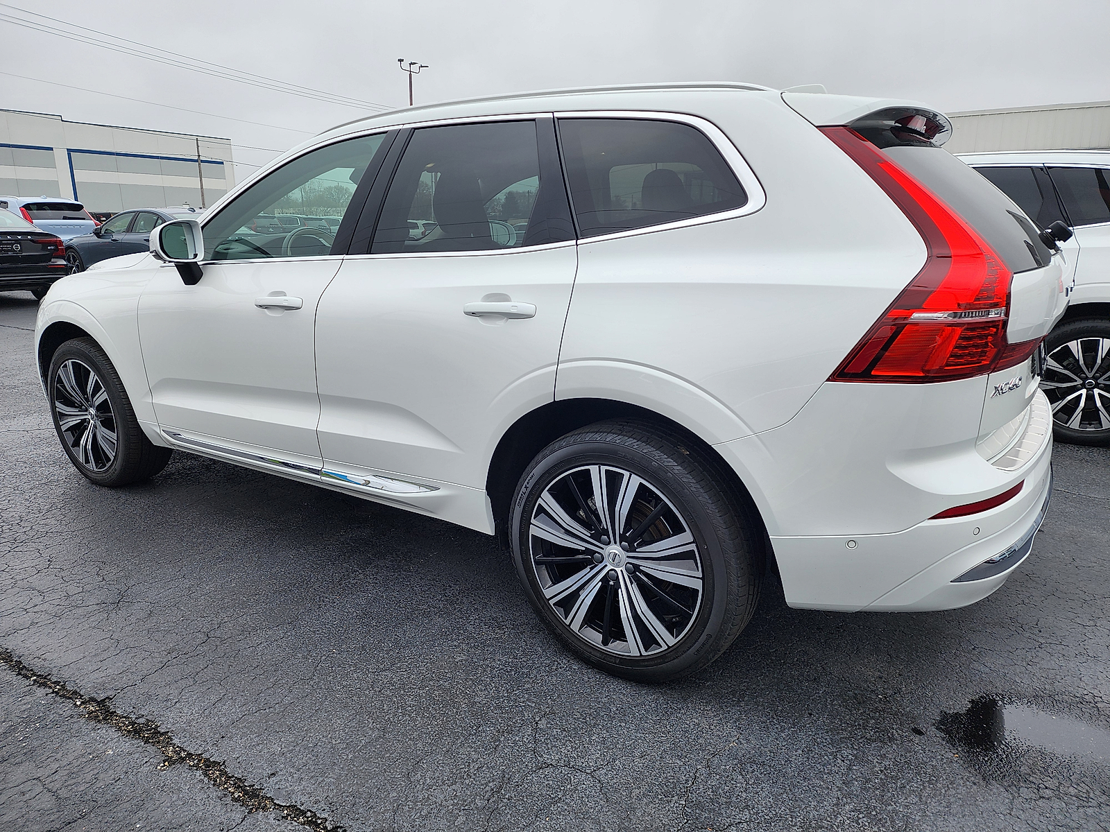 View vehicle photo 4