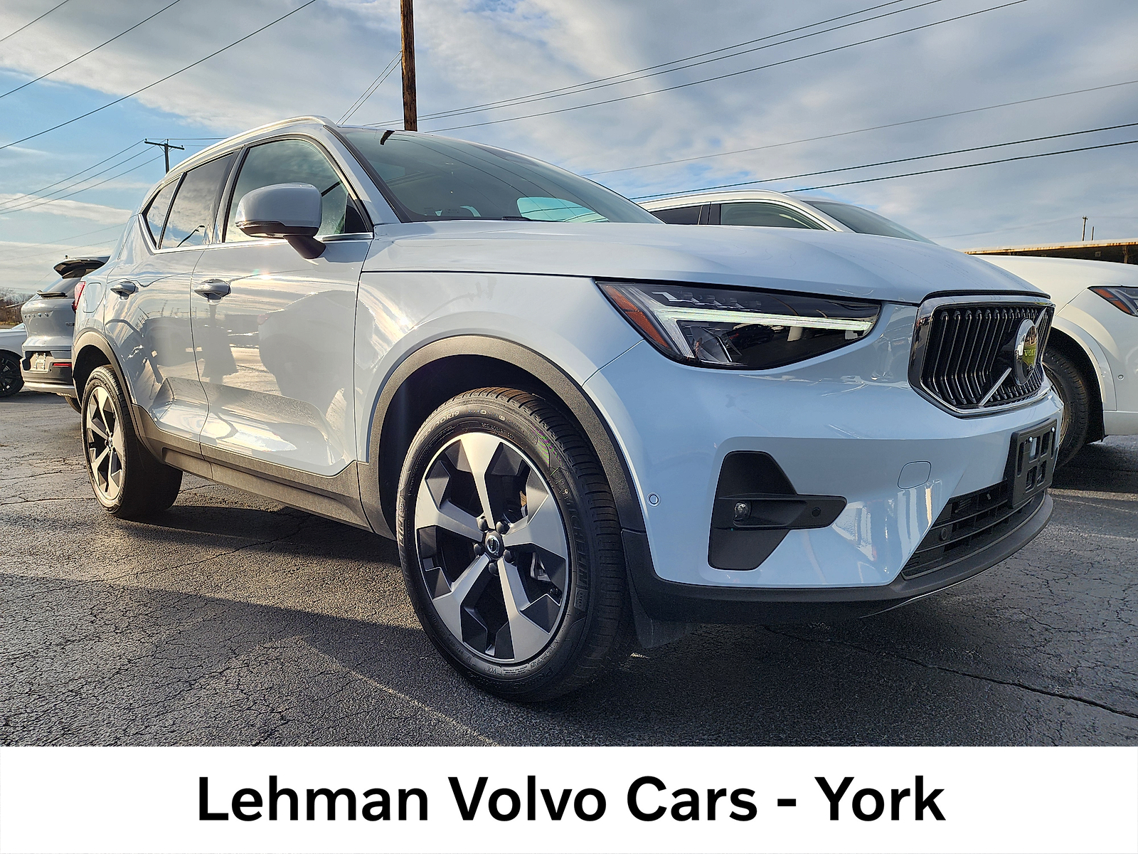 2025 Volvo XC40 B5 Plus Bright Theme AWD