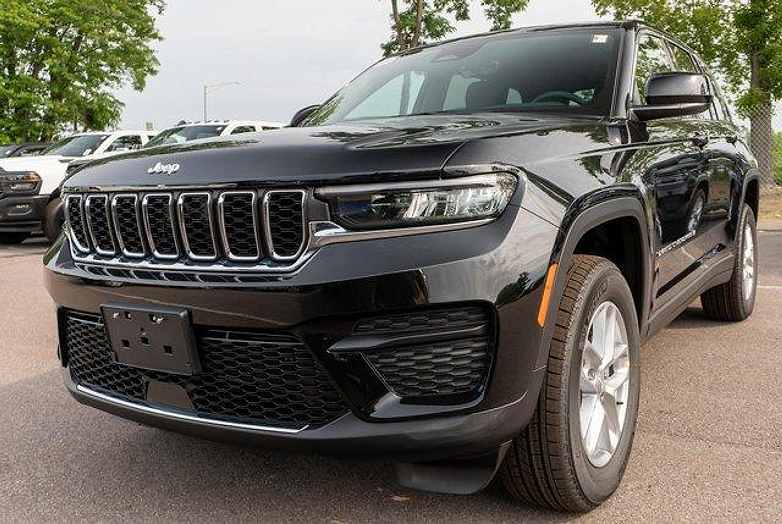 Diamond Black Crystal Pearlcoat 2026 Jeep Grand Cherokee SUV / Crossover Four-Wheel Drive Automatic