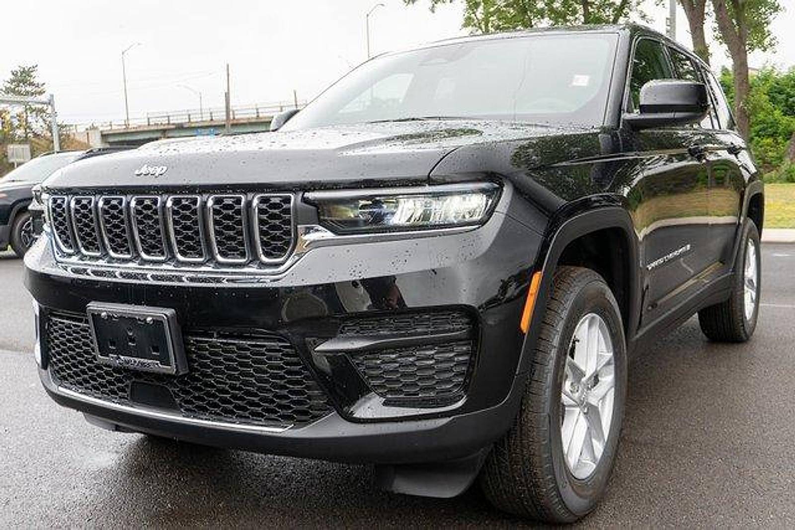 Diamond Black Crystal Pearlcoat 2026 Jeep Grand Cherokee SUV / Crossover Four-Wheel Drive Automatic