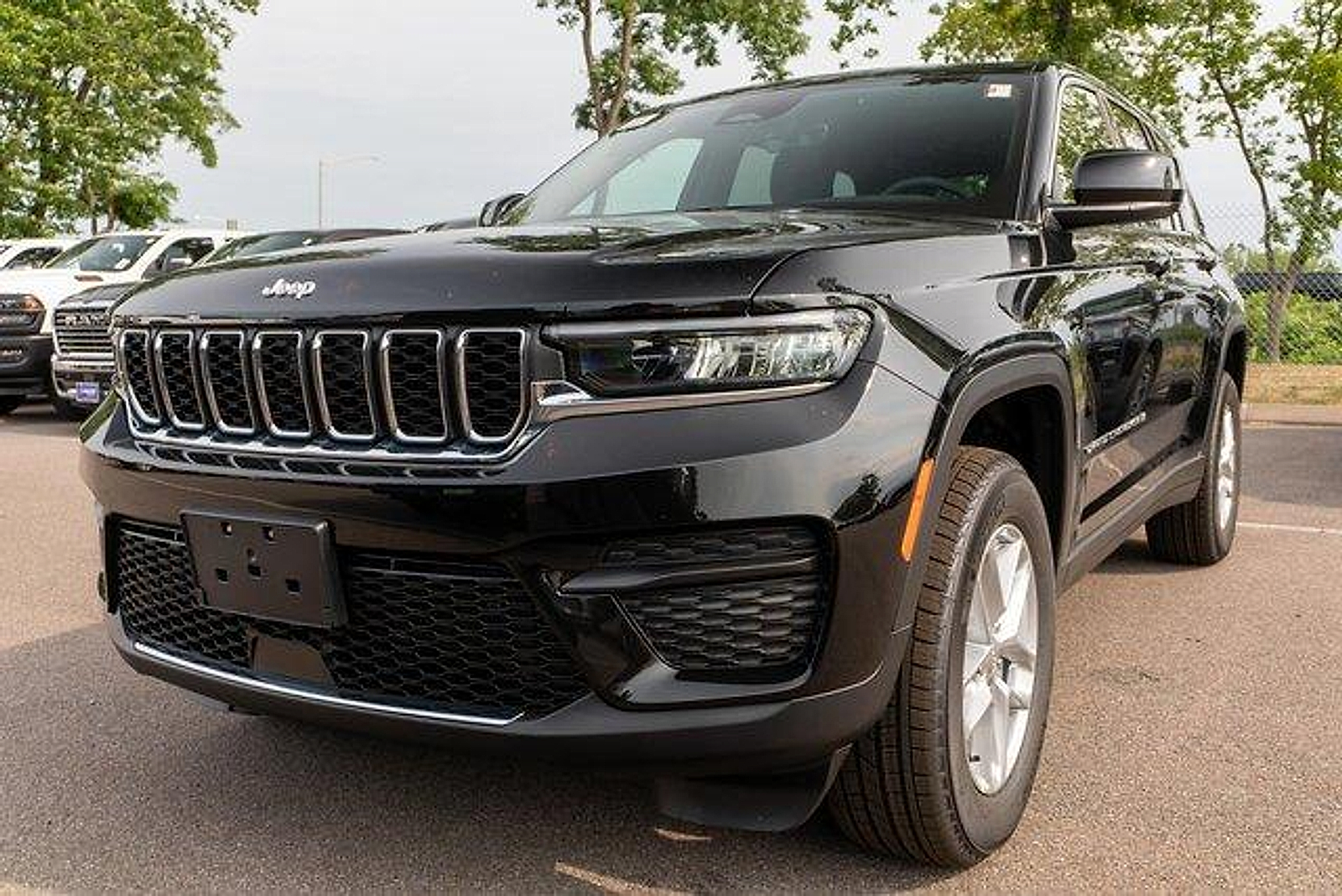 Diamond Black Crystal Pearlcoat 2026 Jeep Grand Cherokee SUV / Crossover Four-Wheel Drive Automatic