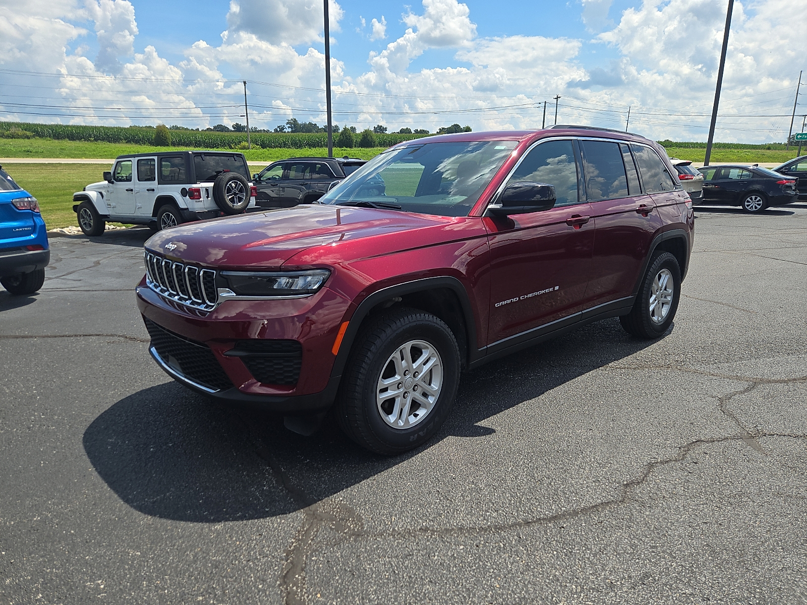  2025 Jeep Grand Cherokee Laredo 4WD   