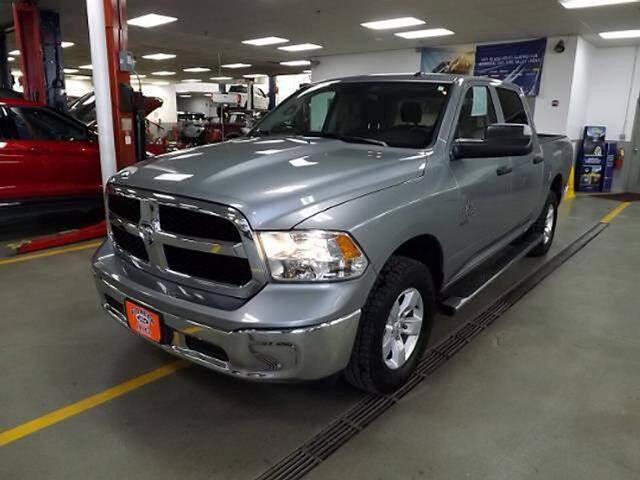 2022 RAM 1500 Classic Tradesman Crew Cab 4WD Pickup Truck Four-Wheel Drive 8-Speed Automatic