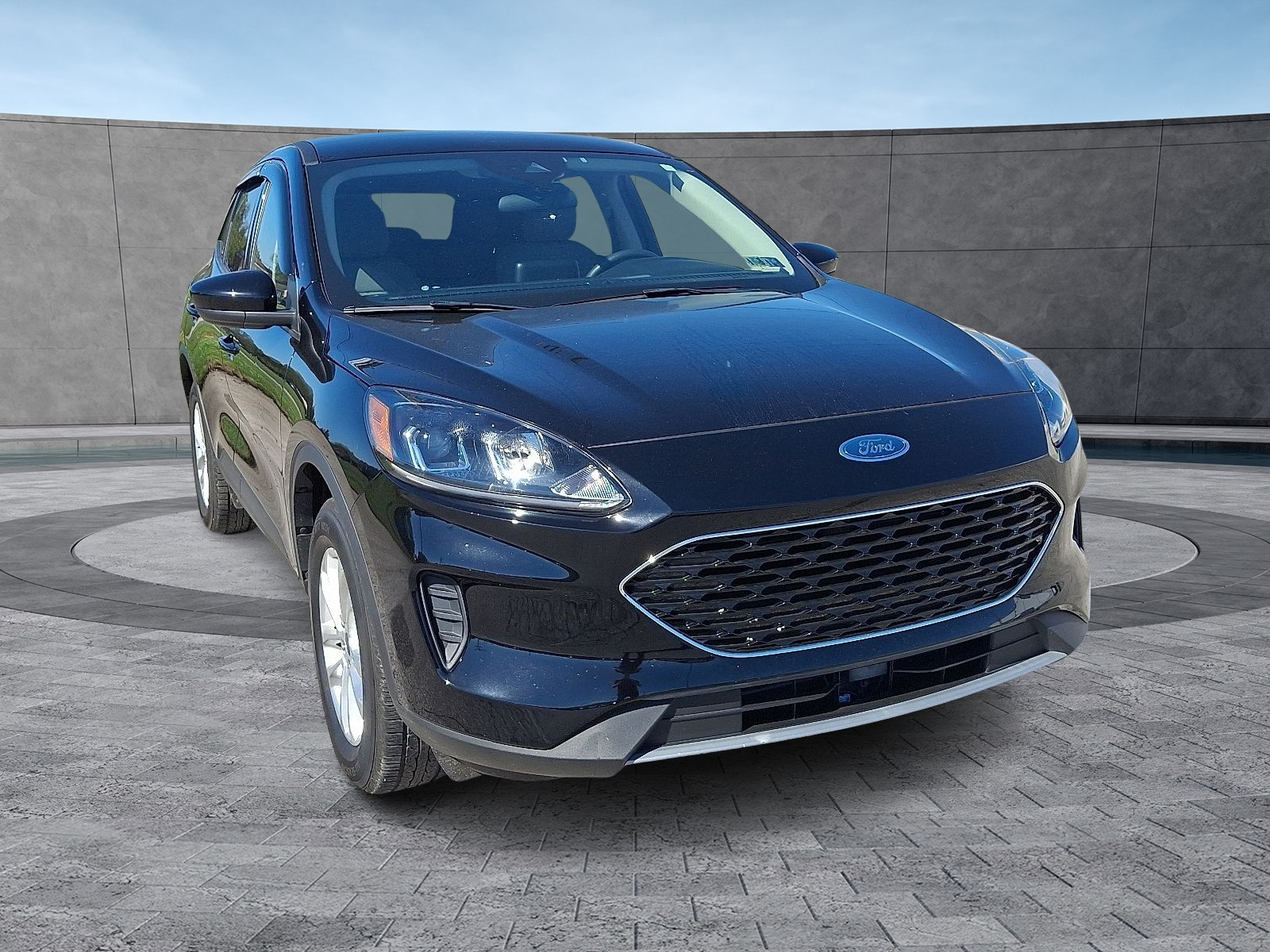 2020 Ford Escape SE Sport photo 2