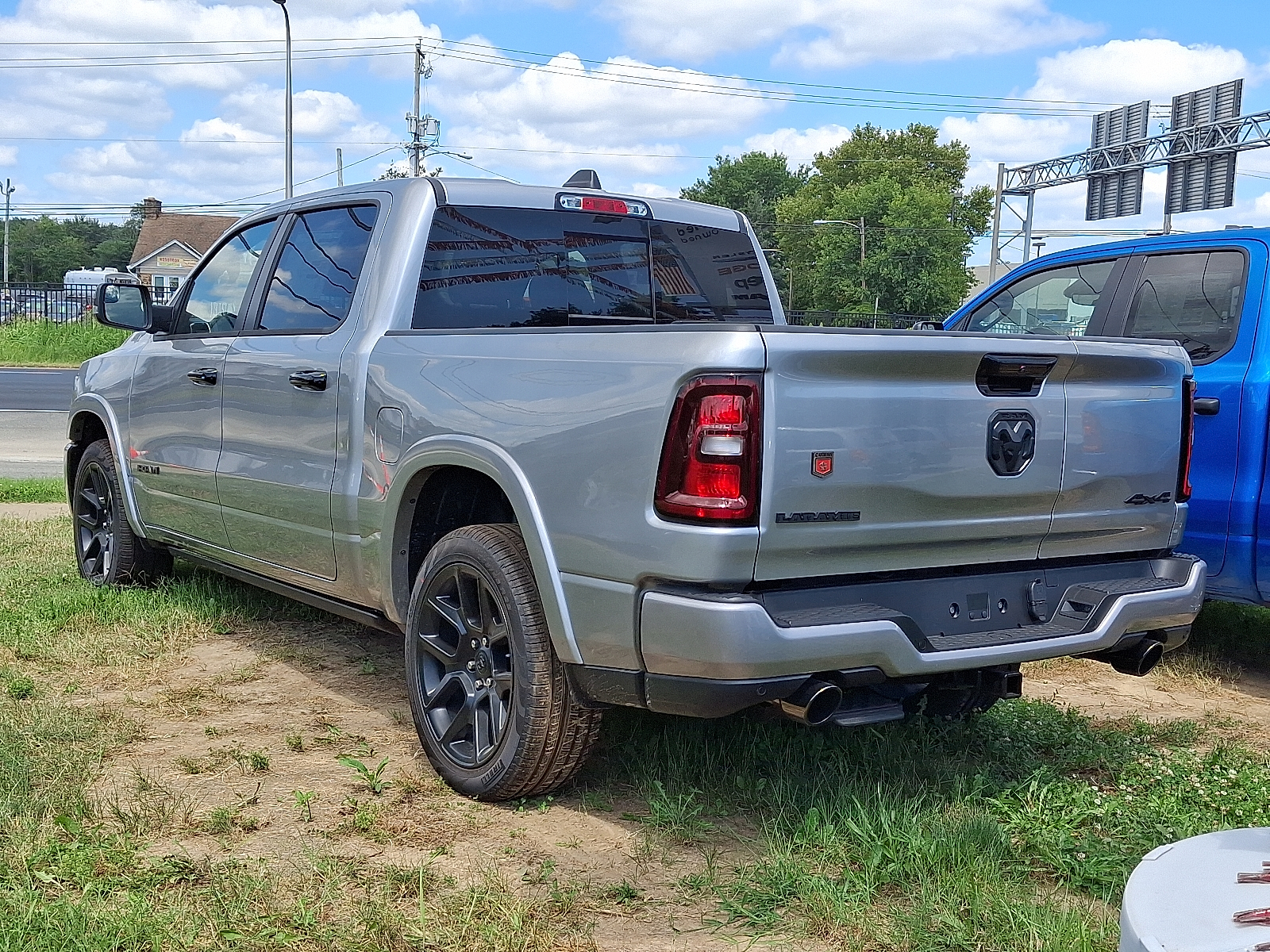 View vehicle photo 3