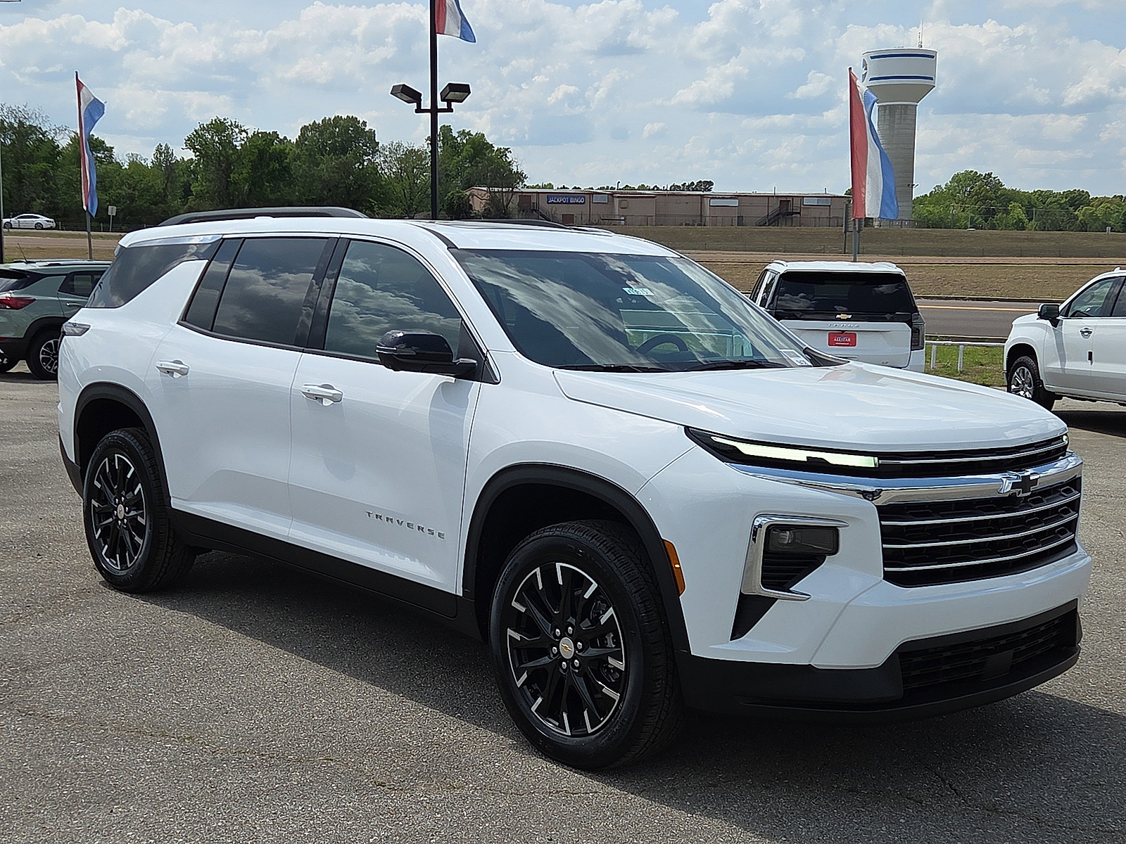 Summit White 2026 Chevrolet Traverse LT FWD SUV / Crossover Front-Wheel Drive Automatic