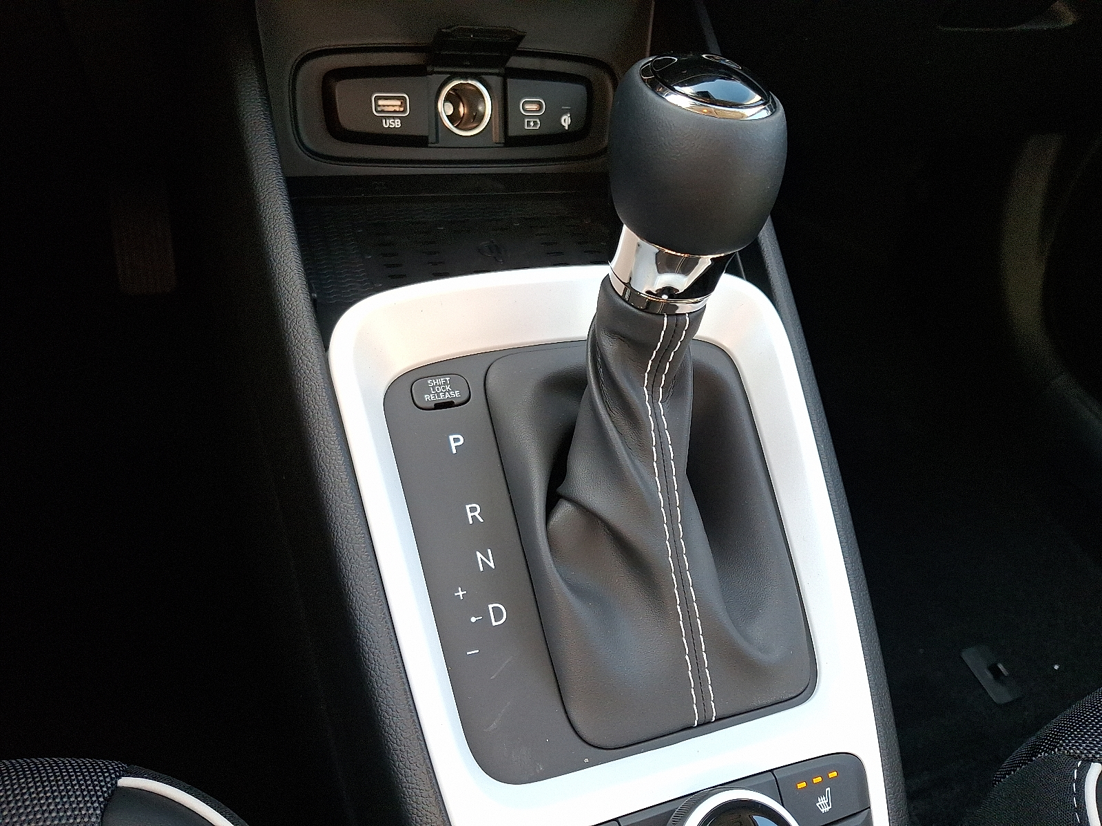 new 2025 Hyundai Venue car, priced at $26,070