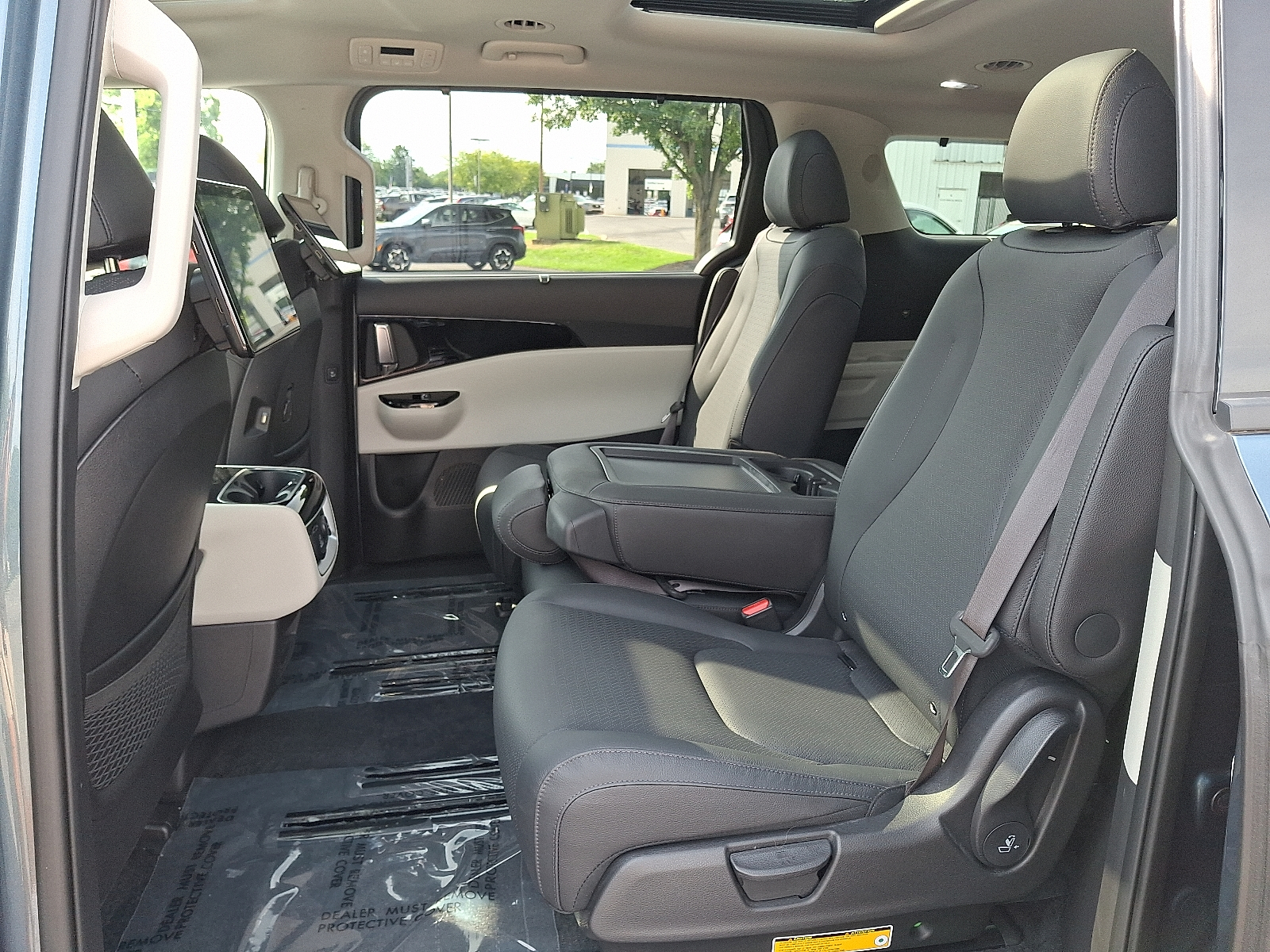 used 2023 Kia Carnival MPV car, priced at $42,499