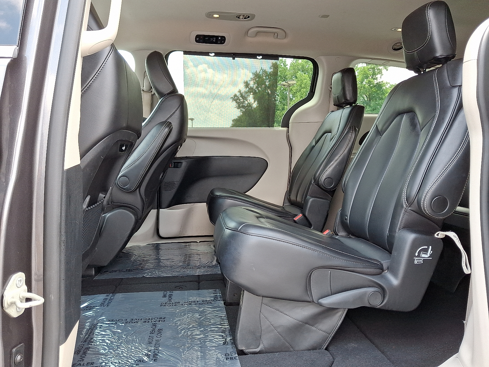 used 2023 Chrysler Pacifica car, priced at $21,999