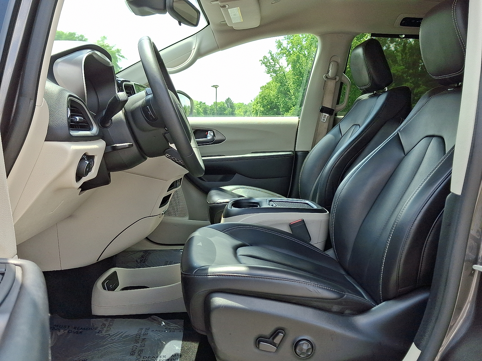 used 2023 Chrysler Pacifica car, priced at $21,999
