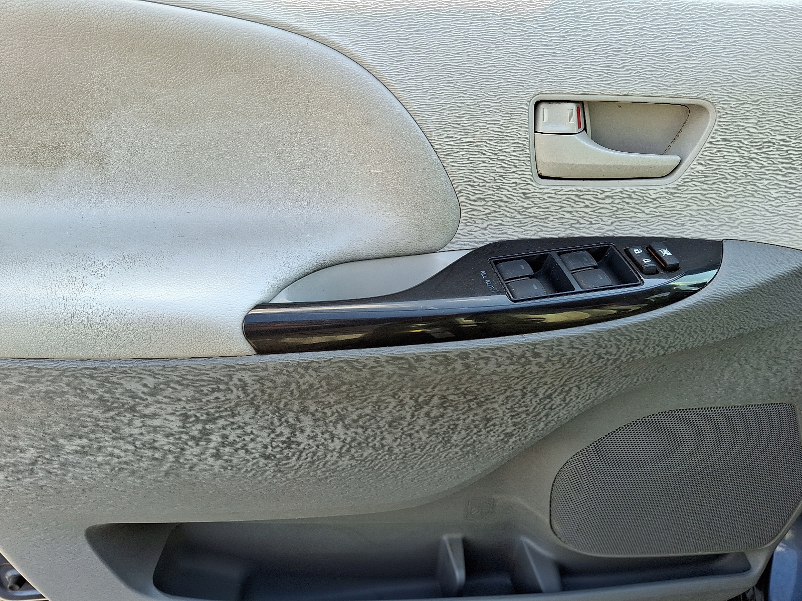 used 2014 Toyota Sienna car, priced at $11,577