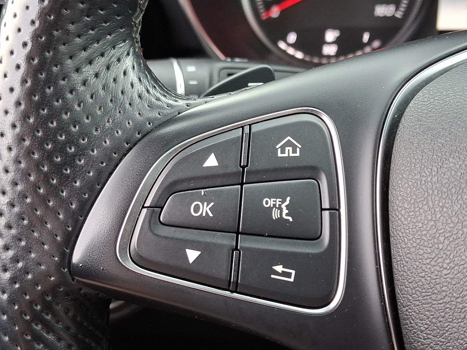 used 2019 Mercedes-Benz GLC 300 car, priced at $17,999