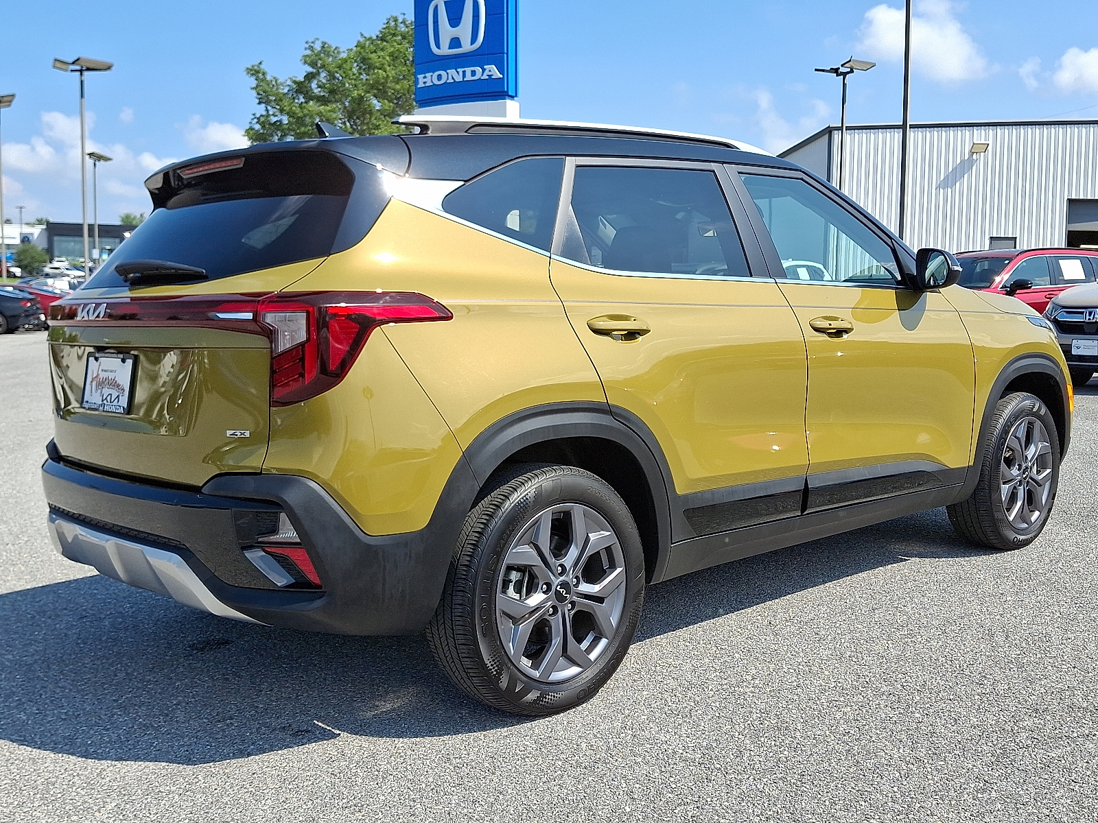 used 2024 Kia Seltos car, priced at $23,999