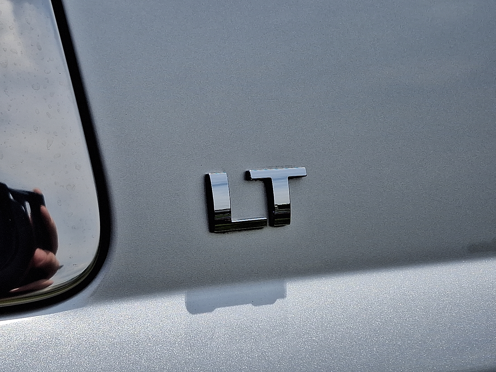 used 2018 Chevrolet Suburban car, priced at $21,088
