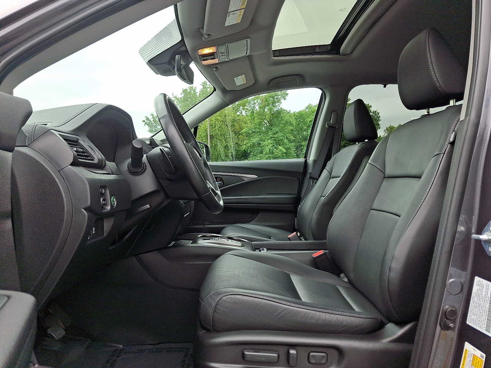 used 2022 Honda Pilot car, priced at $32,999