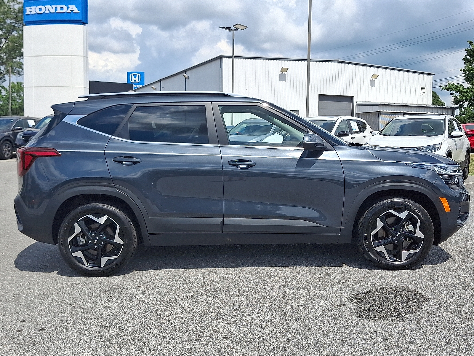 used 2025 Kia Seltos car, priced at $27,599