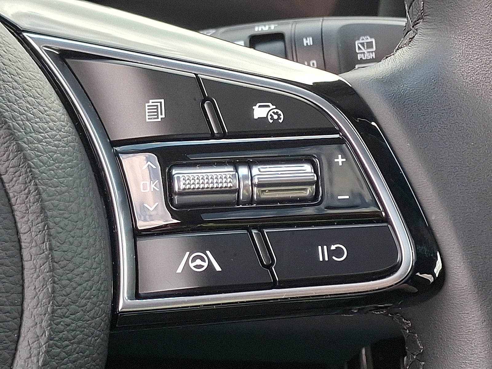 used 2025 Kia Seltos car, priced at $27,599