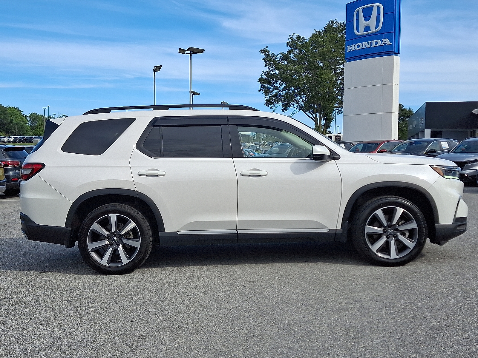 used 2024 Honda Pilot car, priced at $43,999